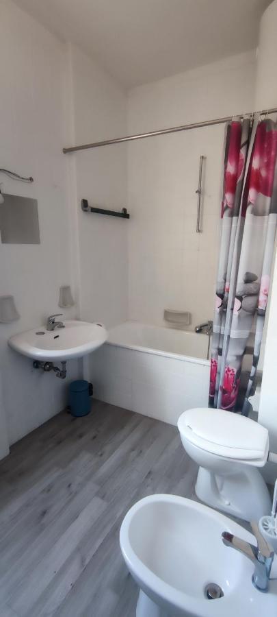 Slataper 22 - Sunny, Central And Confortable Триест Экстерьер фото