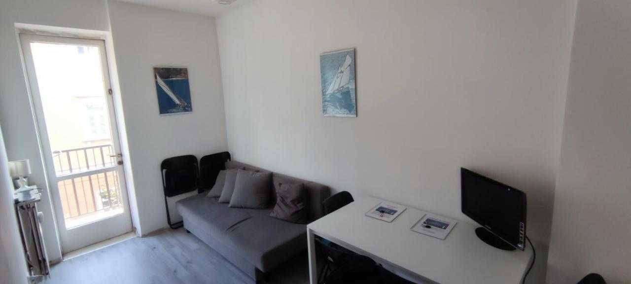 Slataper 22 - Sunny, Central And Confortable Триест Экстерьер фото