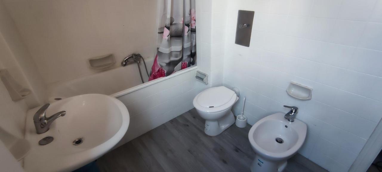 Slataper 22 - Sunny, Central And Confortable Триест Экстерьер фото