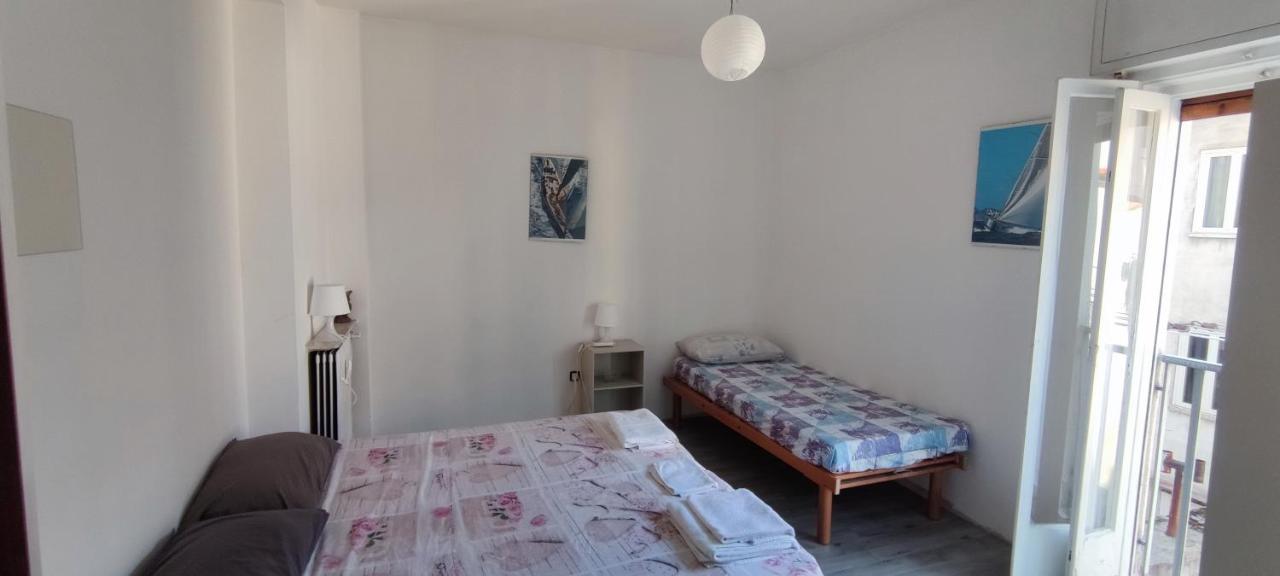Slataper 22 - Sunny, Central And Confortable Триест Экстерьер фото